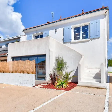 Villa Maison Pour 10 Avec Piscine Chauffee La Barre-de-Monts